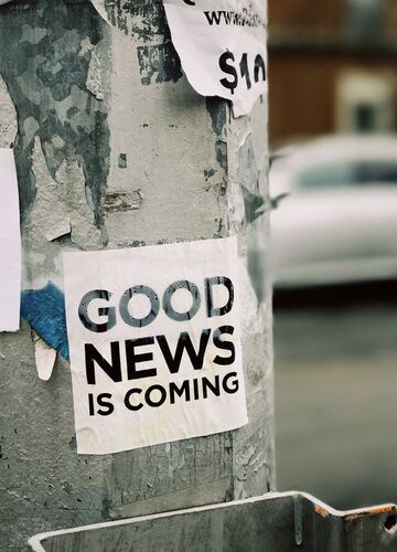 Aufkleber "Good News is coming"